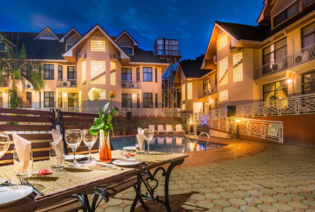 Gold Crest Hotel - SILVER
